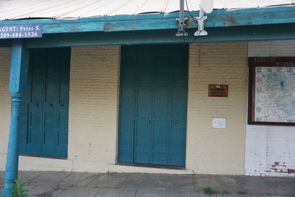 [Picture of Chinese Laundry]